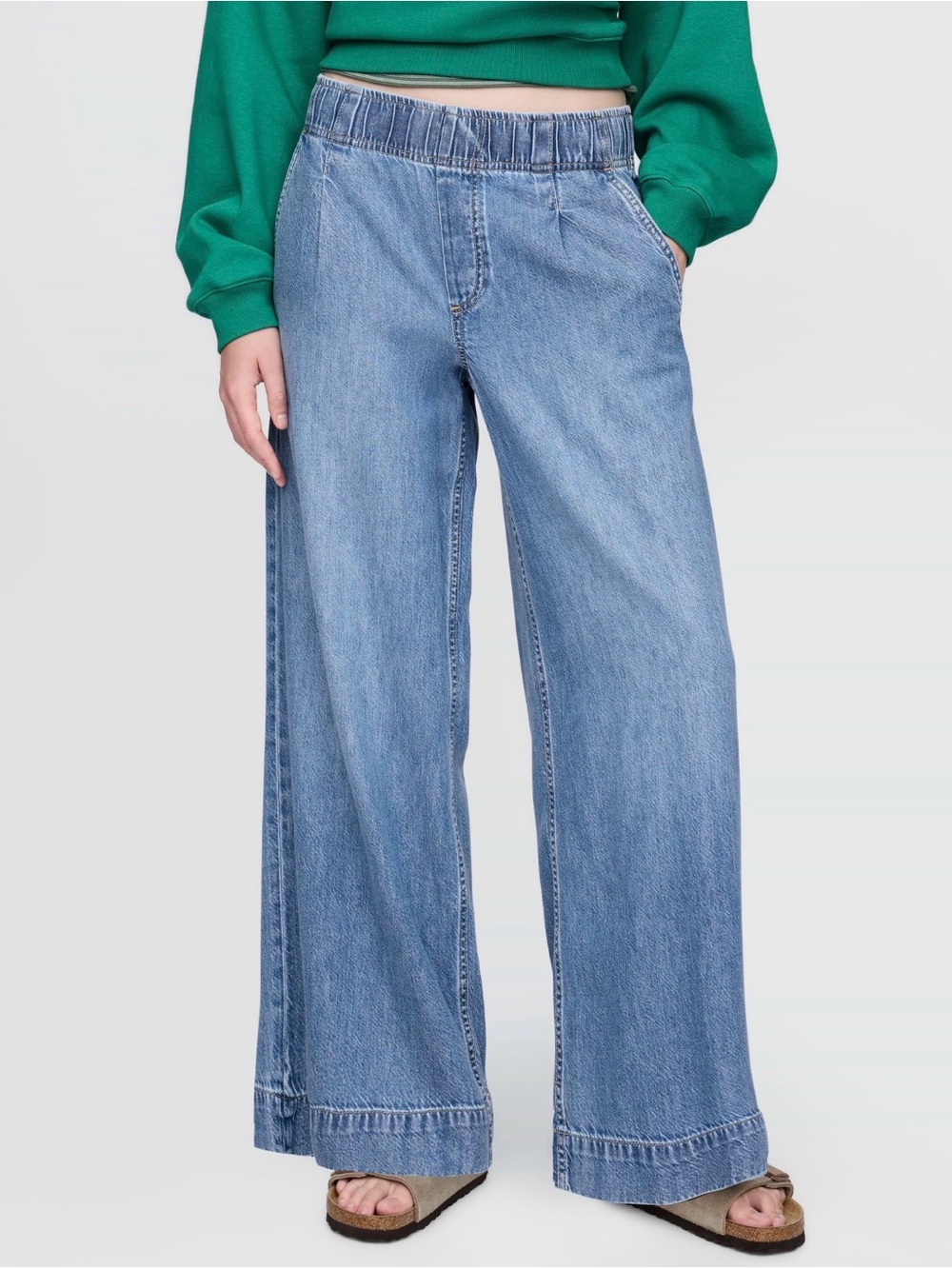 Gap Mid Rise UltraSoft Pleated Easy Baggy Jeans in Medium Indigo, Size S Petite
